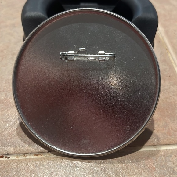 Vintage New Jersey Devils pin -FREE when added to a bundle of $50 or more - Picture 2 of 2